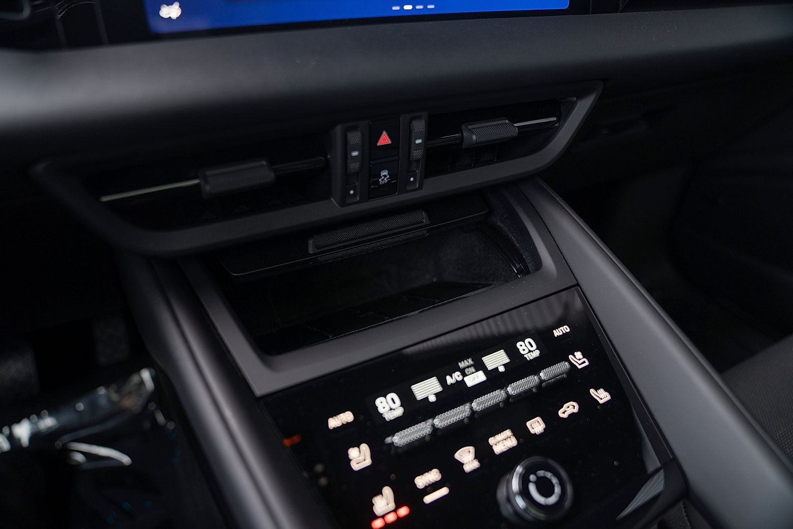 Certified 2025 Porsche Macan Electric image 14