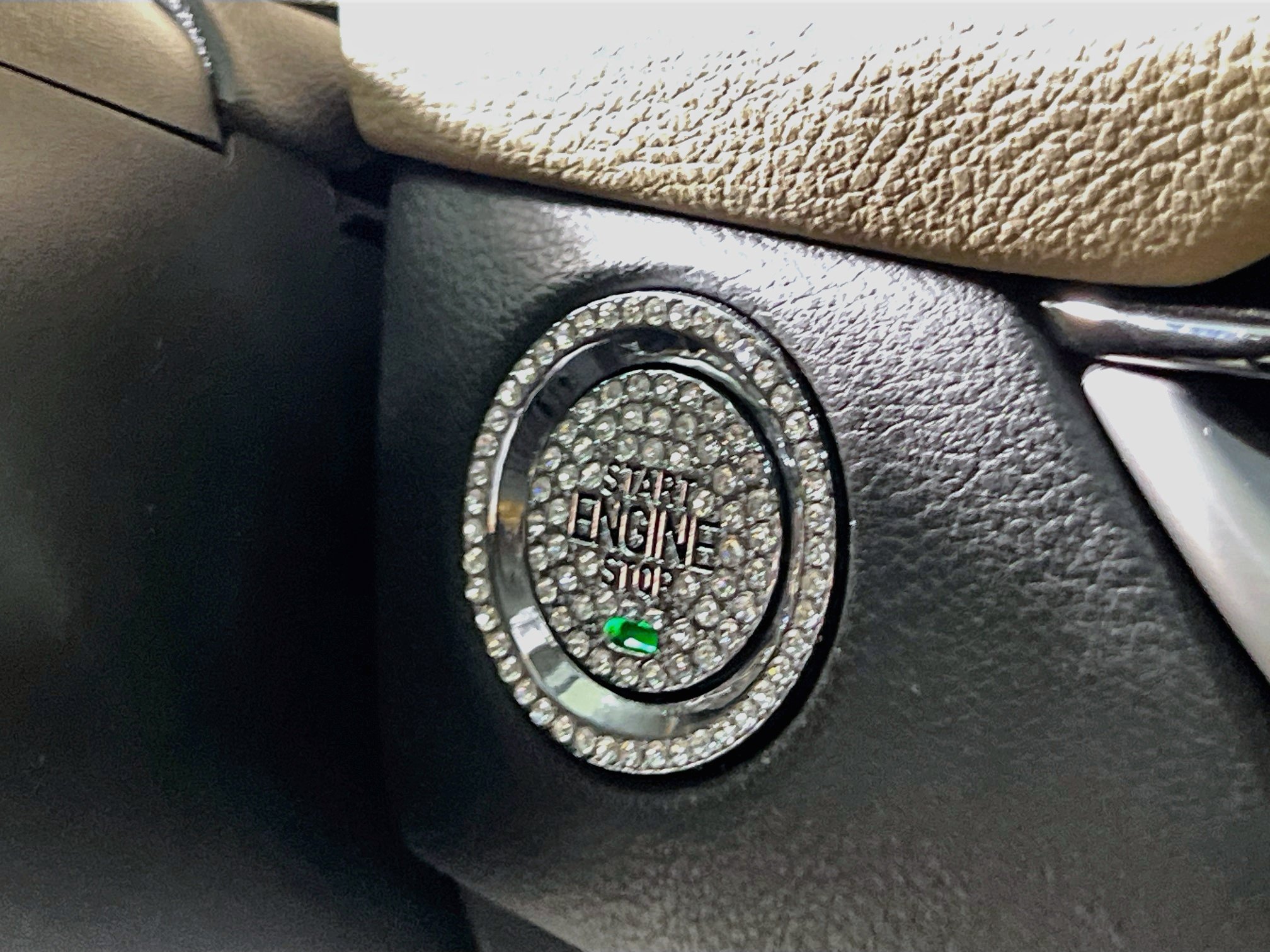 Used 2024 Cadillac XT4 Premium Luxury w/ Technology Package FWD image 23