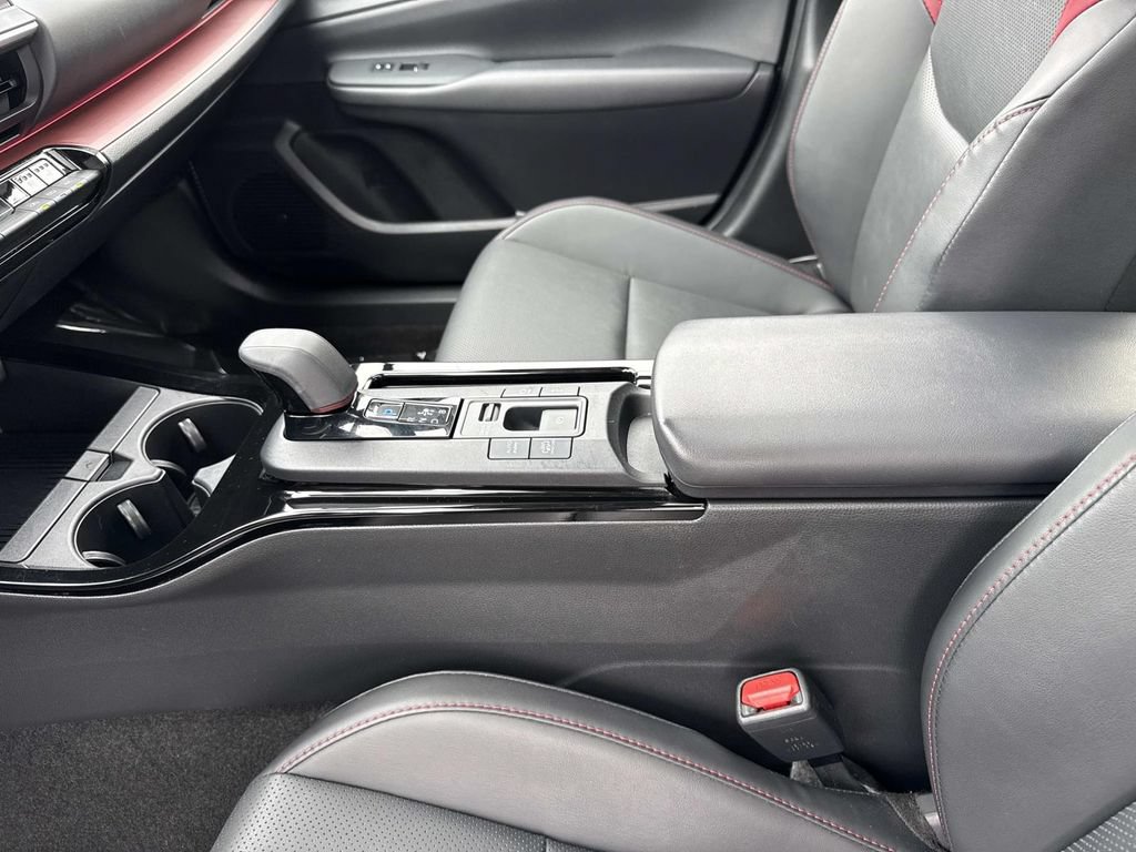 Used 2024 Toyota Prius Prime Premium FWD image 17