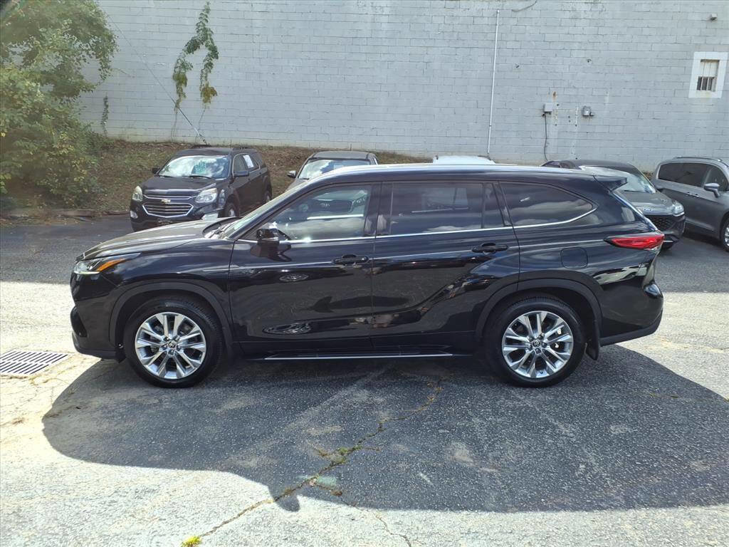 Used 2021 Toyota Highlander Limited AWD/4WD image 8