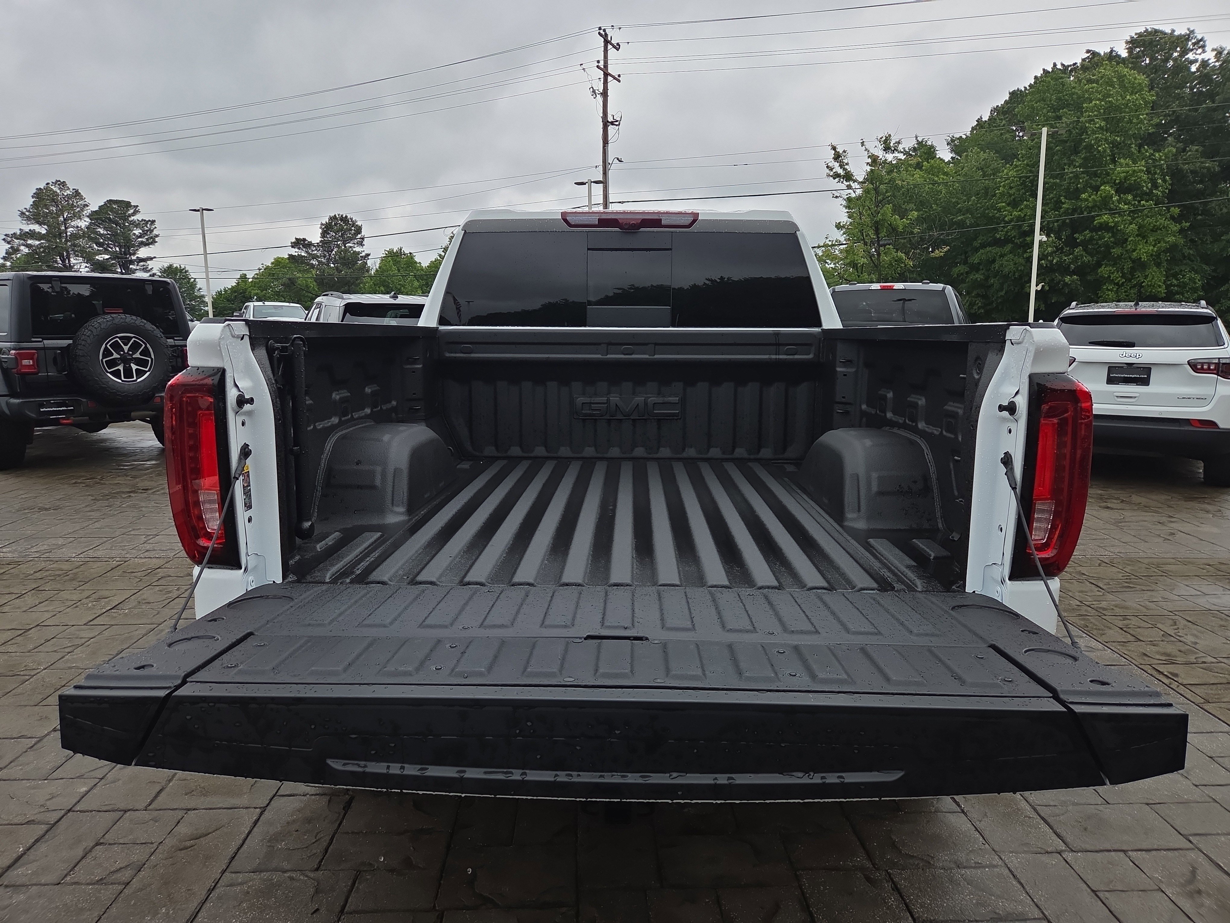 Used 2025 GMC Sierra 1500 AT4 w/ AT4 Premium Package AWD/4WD image 10