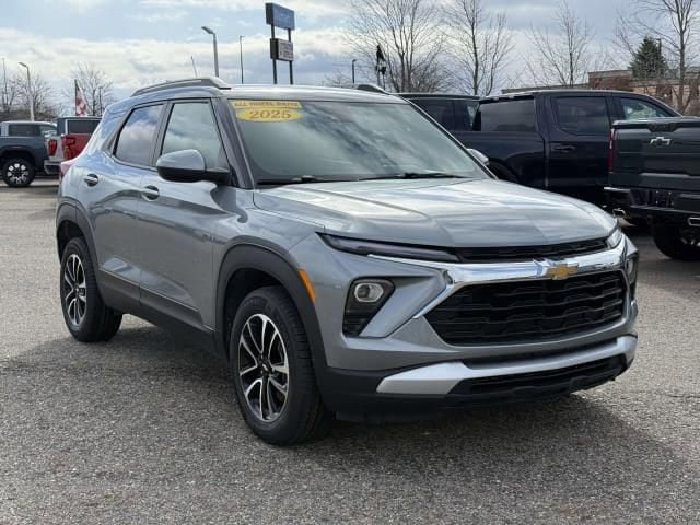 Used 2025 Chevrolet TrailBlazer LT image 4