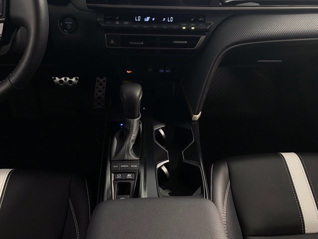 Used 2026 Toyota Camry Hybrid w/ Convenience Package FWD image 22