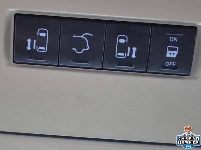 Used 2016 Dodge Grand Caravan SXT w/ UConnect Hands-Free Group image 20