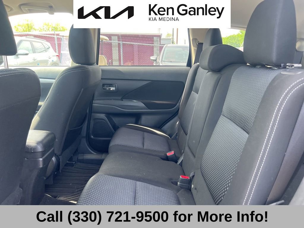 Used 2016 Mitsubishi Outlander SE AWD/4WD image 10