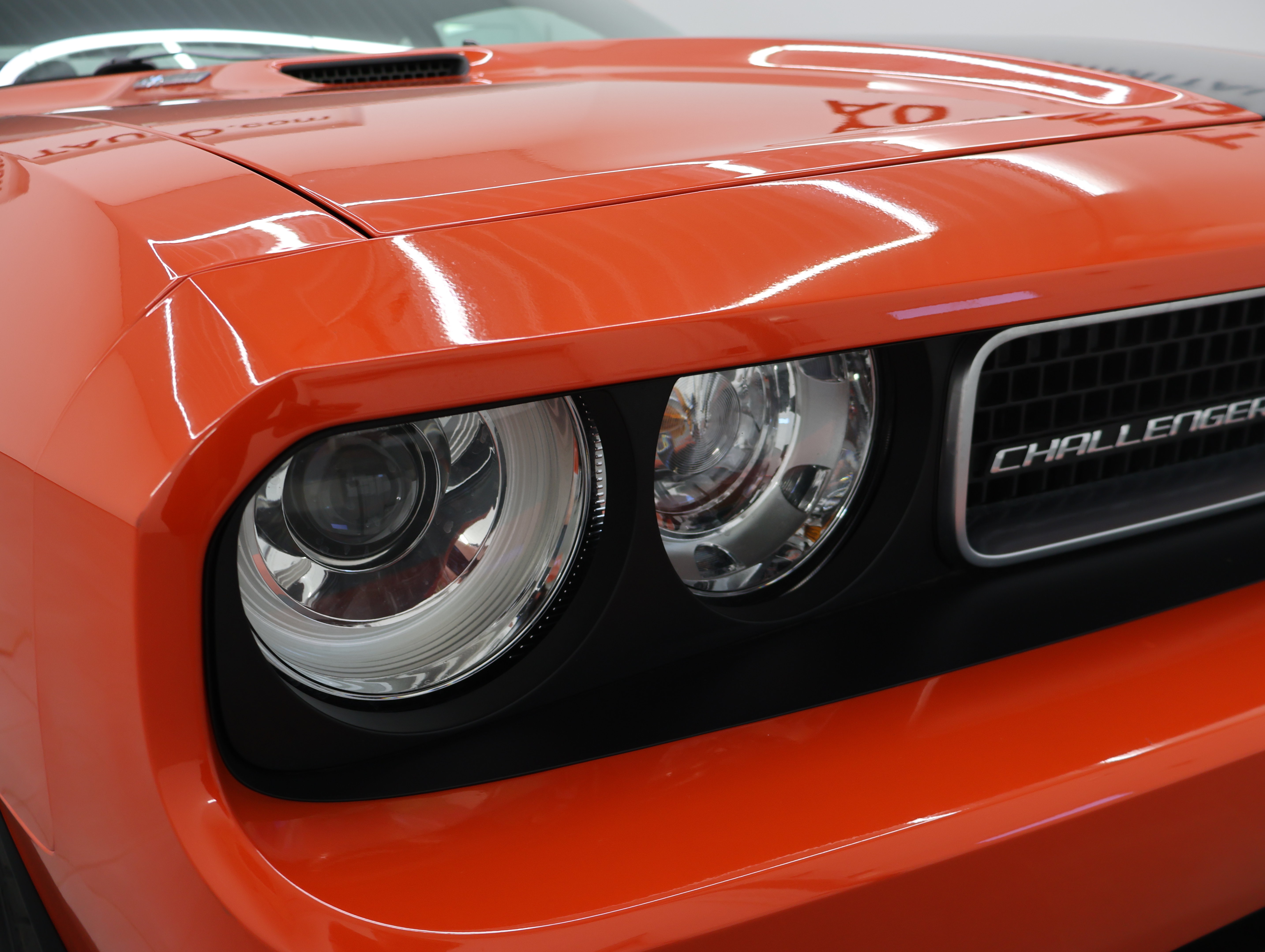 Used 2009 Dodge Challenger SRT8 w/ SRT Option Group II RWD image 23