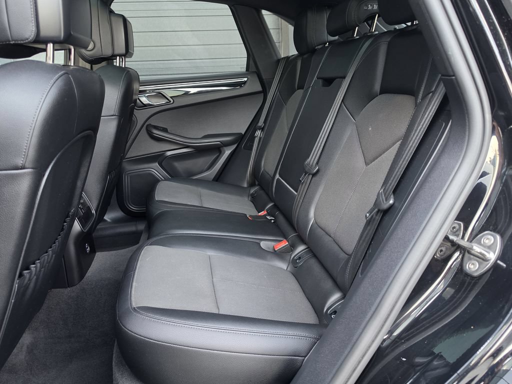 Certified 2023 Porsche Macan AWD/4WD image 20