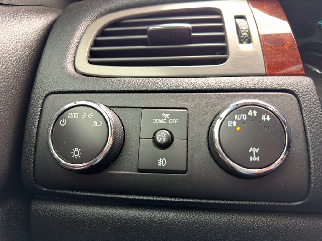 Used 2012 Chevrolet Avalanche LTZ image 24