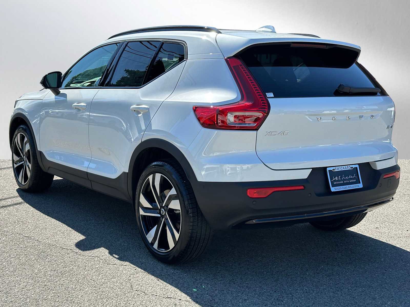 New 2025 Volvo XC40 B5 Ultra w/ Climate Package image 5