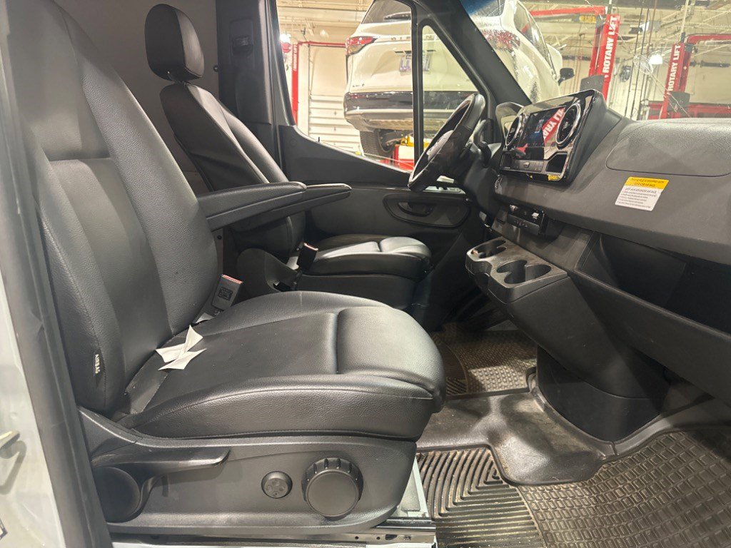 Used 2023 Mercedes-Benz Sprinter 2500 image 44