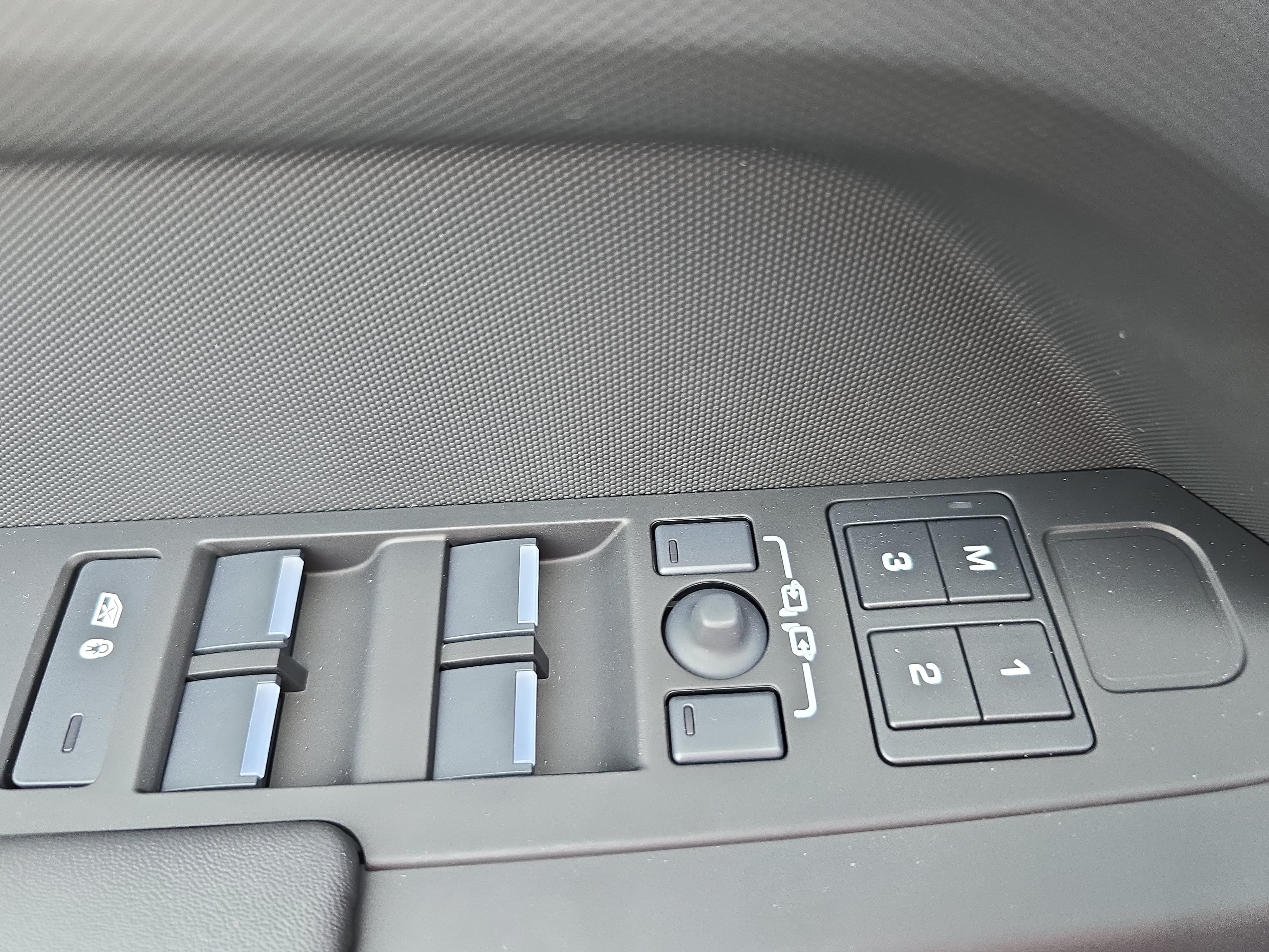 New 2026 Land Rover Defender 110 X-Dynamic SE AWD/4WD image 27