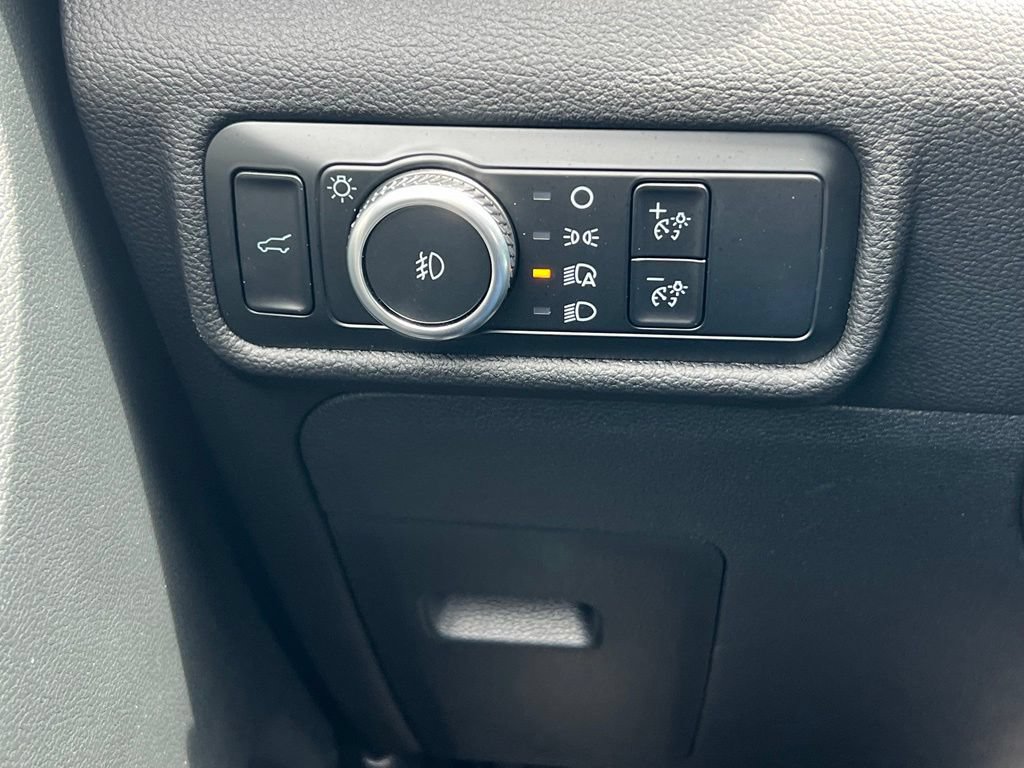 Used 2023 Ford Explorer Limited w/ Equipment Group 301A AWD/4WD image 33