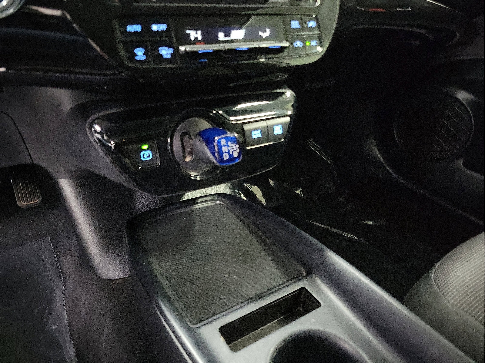 Used 2022 Toyota Prius L Eco image 16