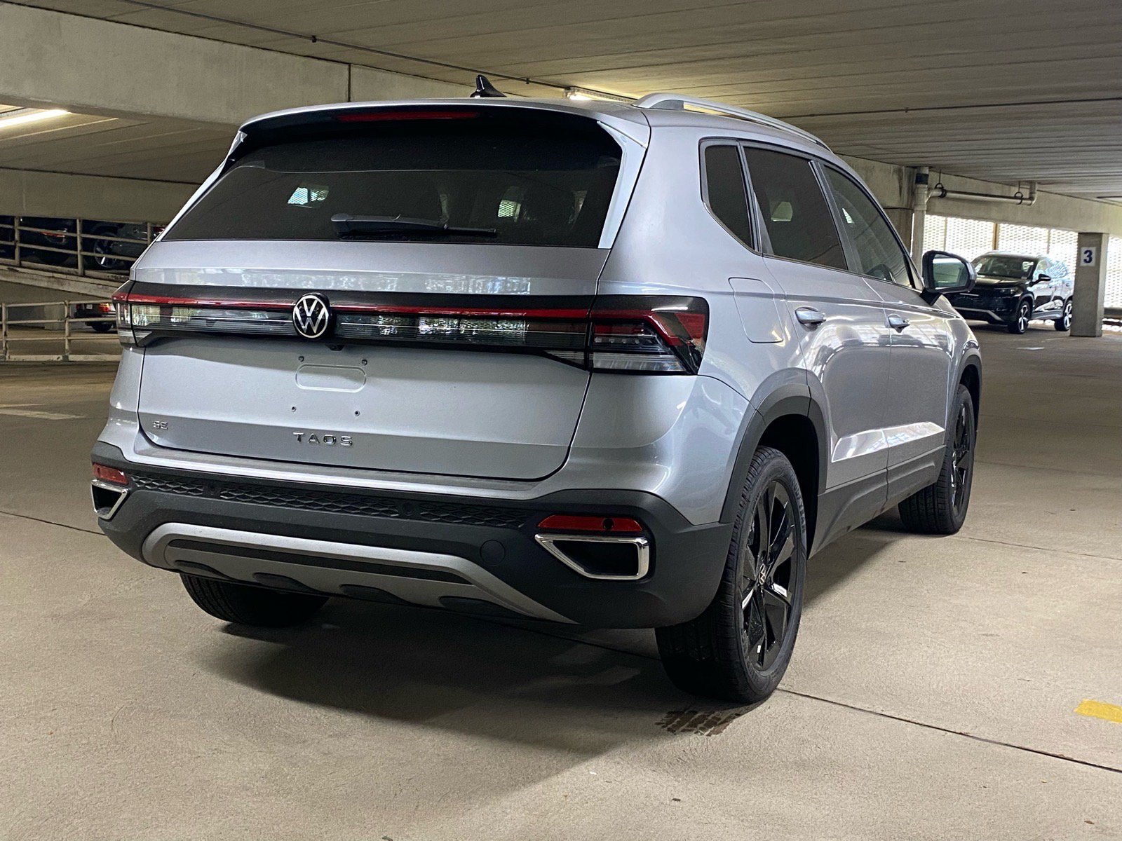 New 2026 Volkswagen Taos SE FWD image 3