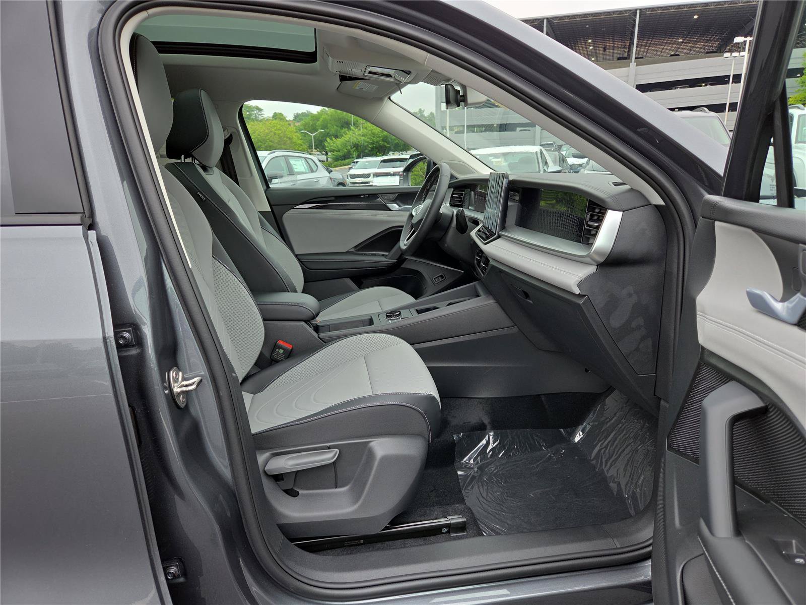 New 2026 Volkswagen Tiguan SE AWD/4WD image 24