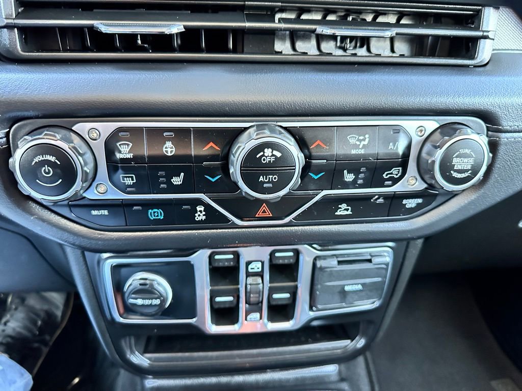 Used 2025 Jeep Wrangler Unlimited Sahara image 22