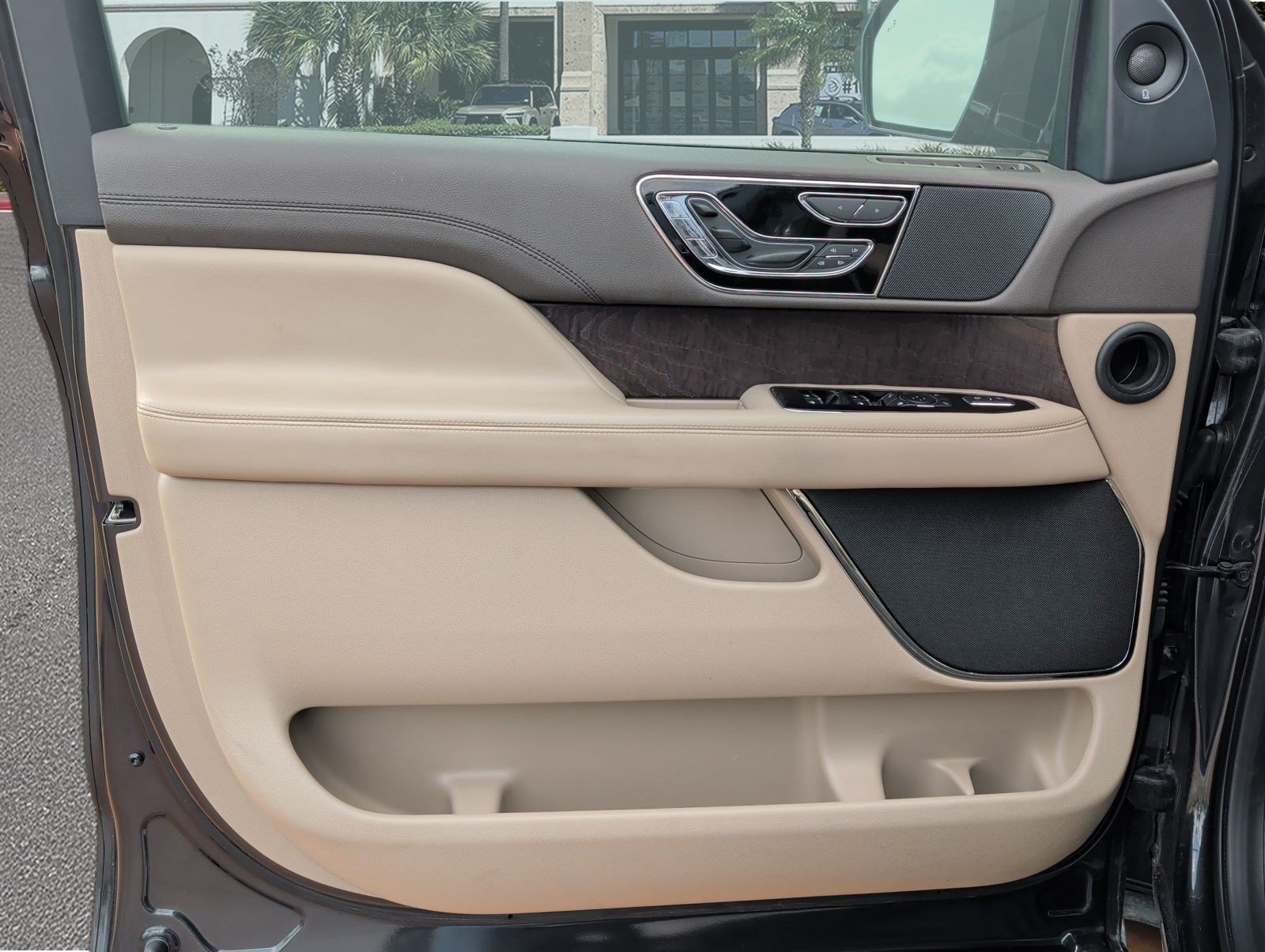 Used 2023 Lincoln Navigator Reserve AWD/4WD image 8