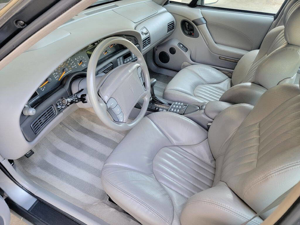 Used 1994 Pontiac Bonneville SSE FWD image 8