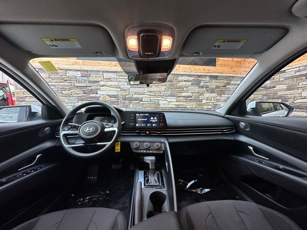 Certified 2024 Hyundai Elantra SE image 16