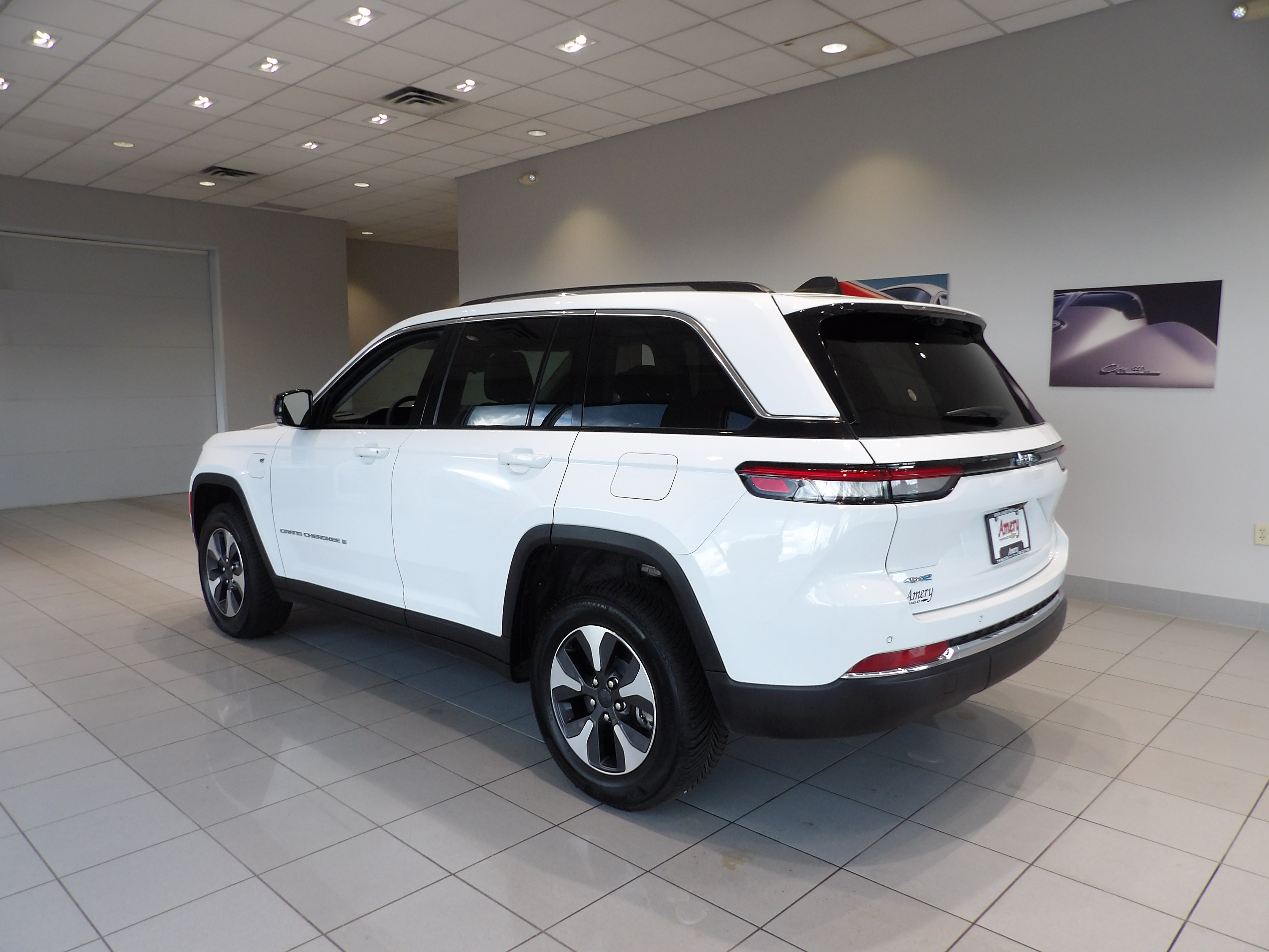 Used 2022 Jeep Grand Cherokee Limited 4xe w/ Luxury Tech Group II AWD/4WD image 6