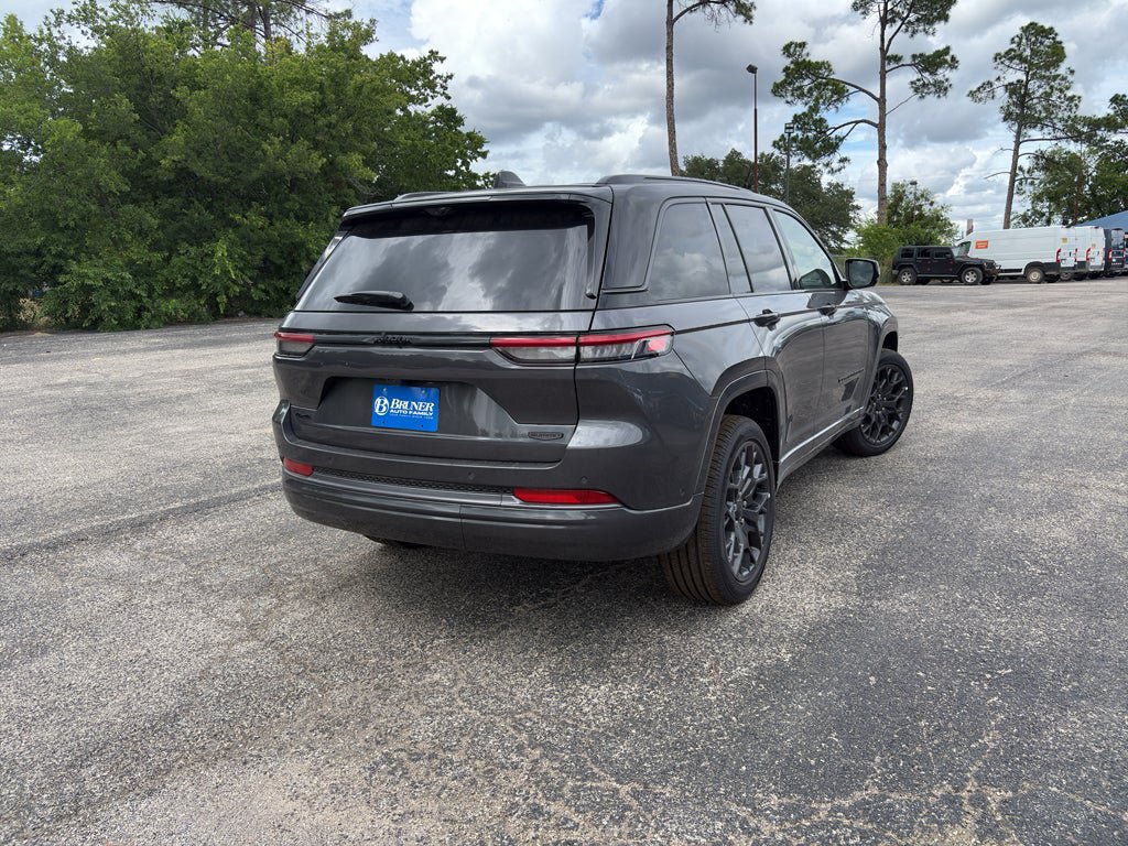 New 2026 Jeep Grand Cherokee Summit w/ Obsidian Package AWD/4WD image 5