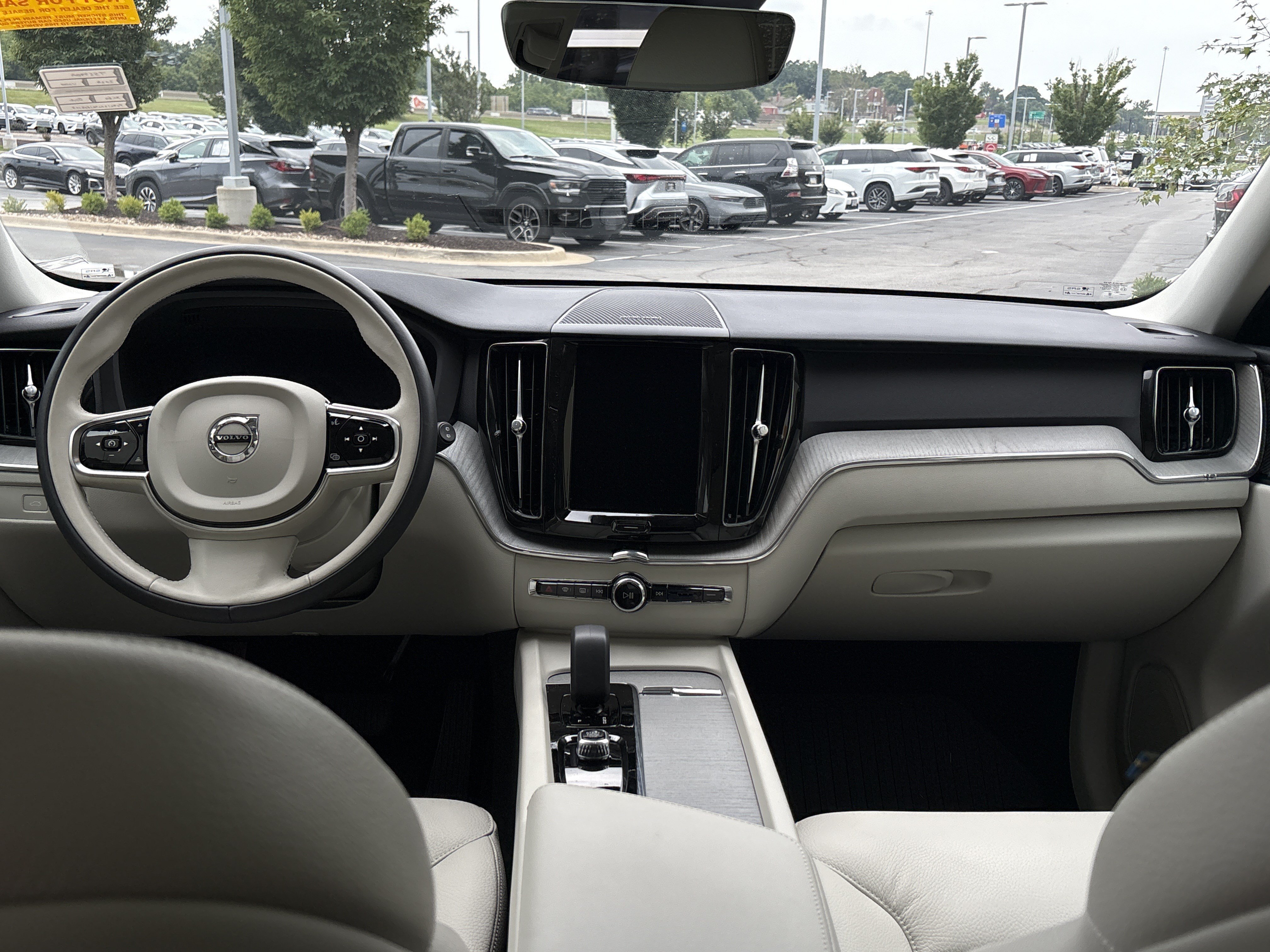 Used 2024 Volvo XC60 B5 Plus w/ Protection Package Premier AWD/4WD image 28