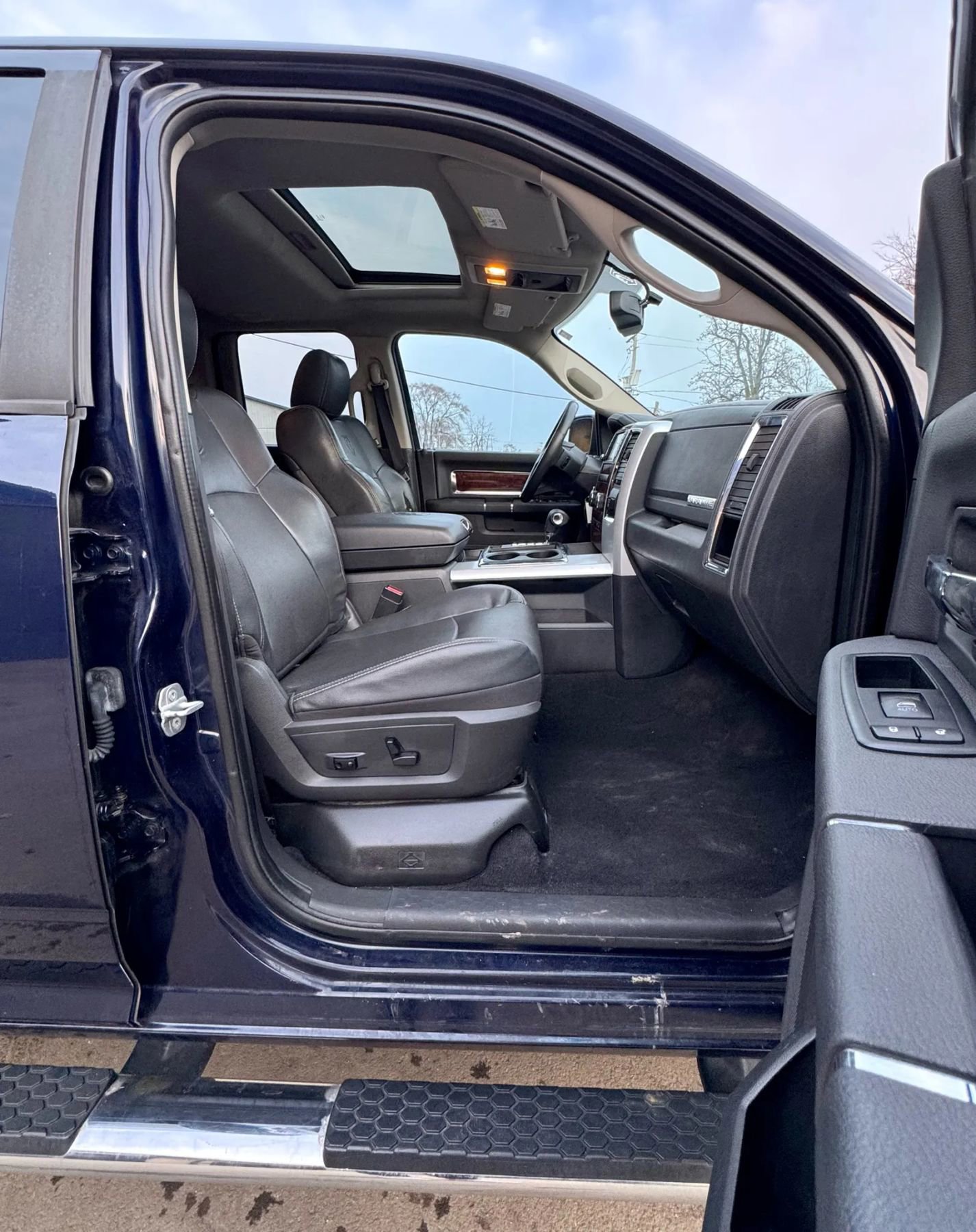 Used 2012 RAM 1500 Laramie image 11