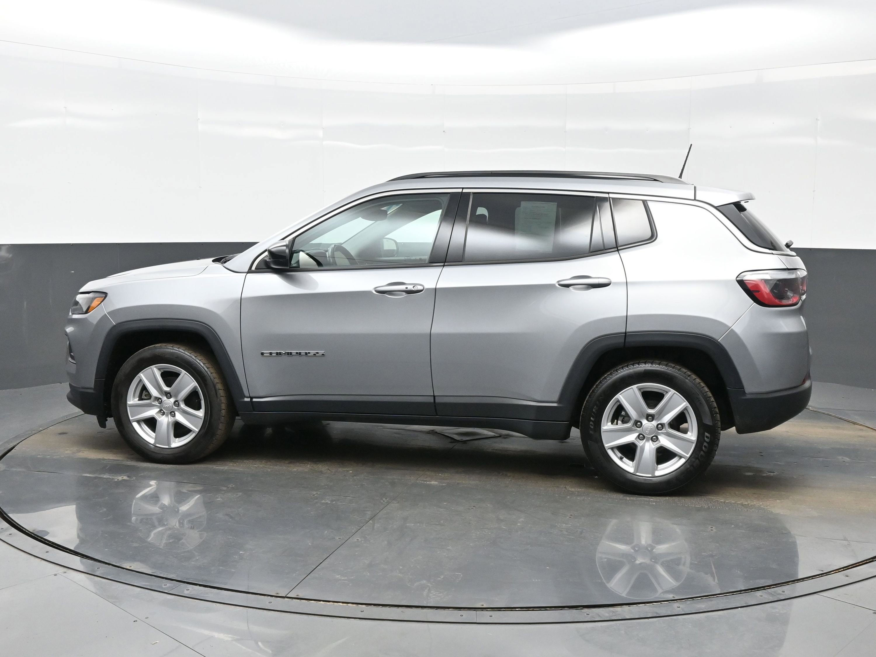 Used 2022 Jeep Compass Latitude w/ Convenience Group image 3