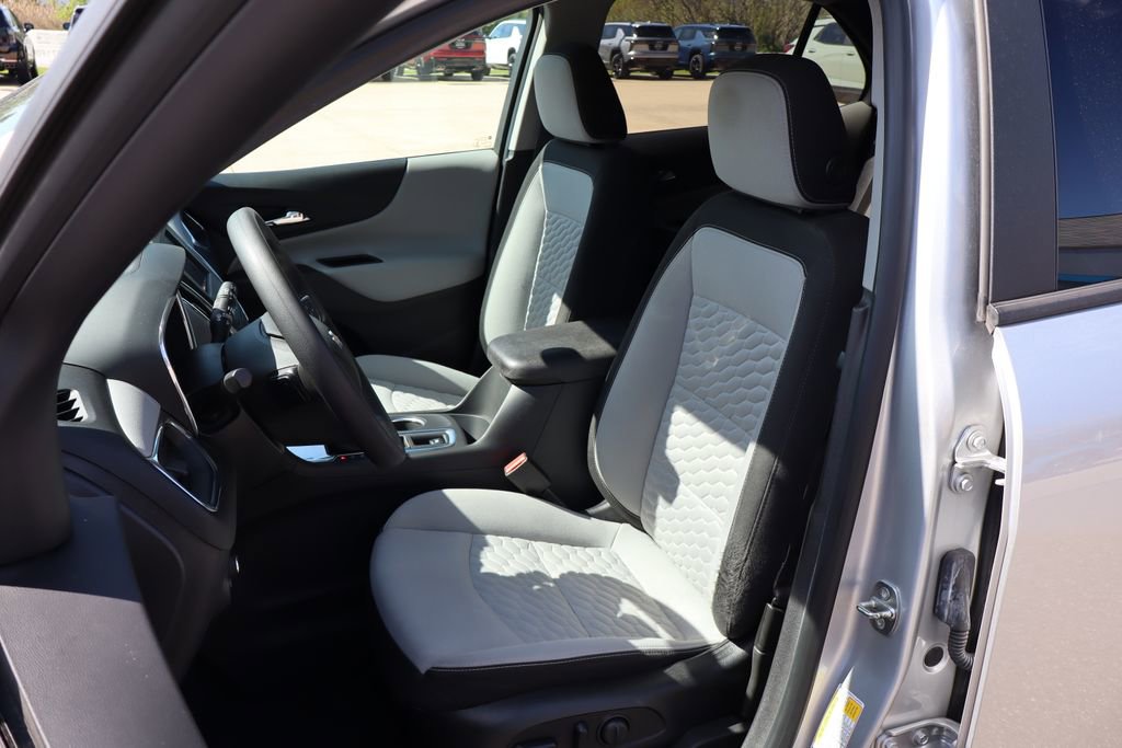 Used 2020 Chevrolet Equinox LS w/ LS Convenience Package FWD image 11