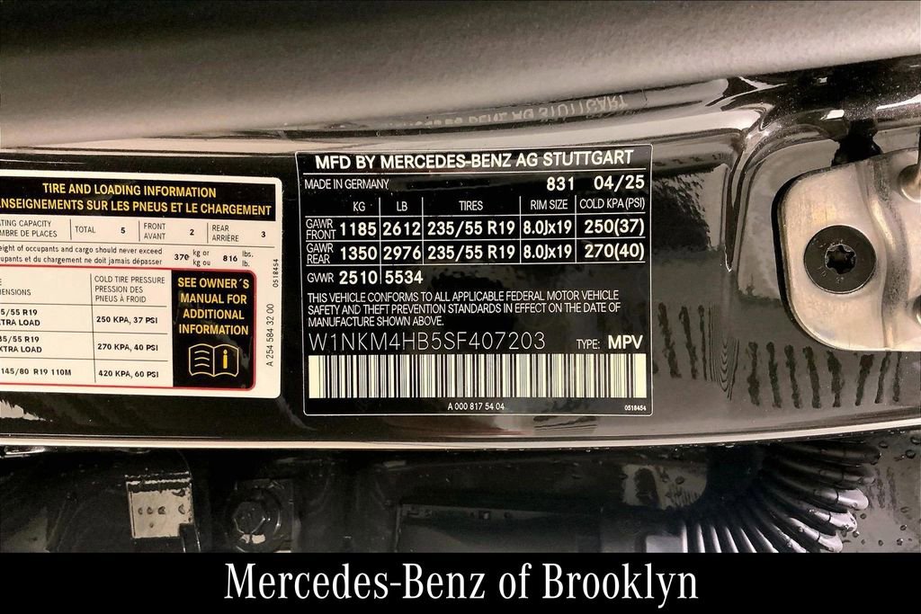 Used 2025 Mercedes-Benz GLC 300 4MATIC image 34