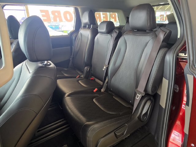 Used 2025 Kia Carnival FWD image 13
