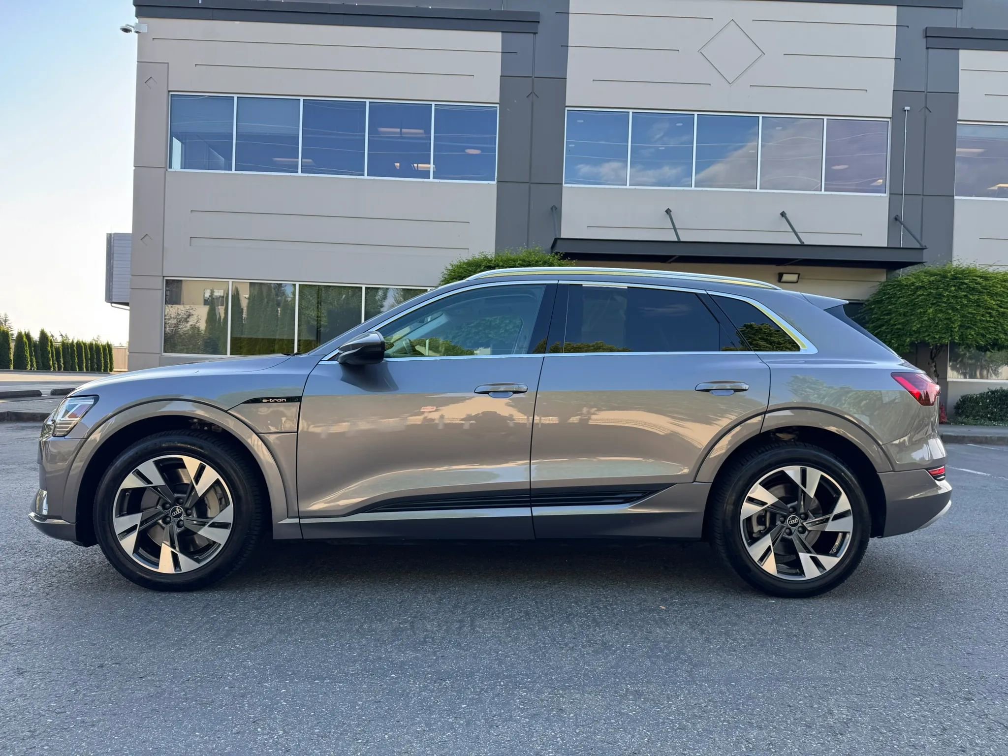 Used 2022 Audi e-tron Premium AWD/4WD image 6