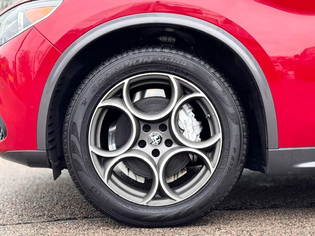 Used 2023 Alfa Romeo Stelvio Ti AWD/4WD image 11