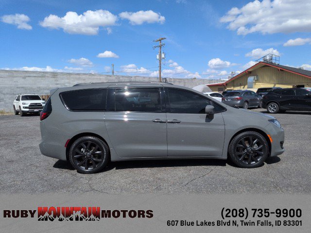Used 2020 Chrysler Pacifica Touring-L Plus FWD image 8