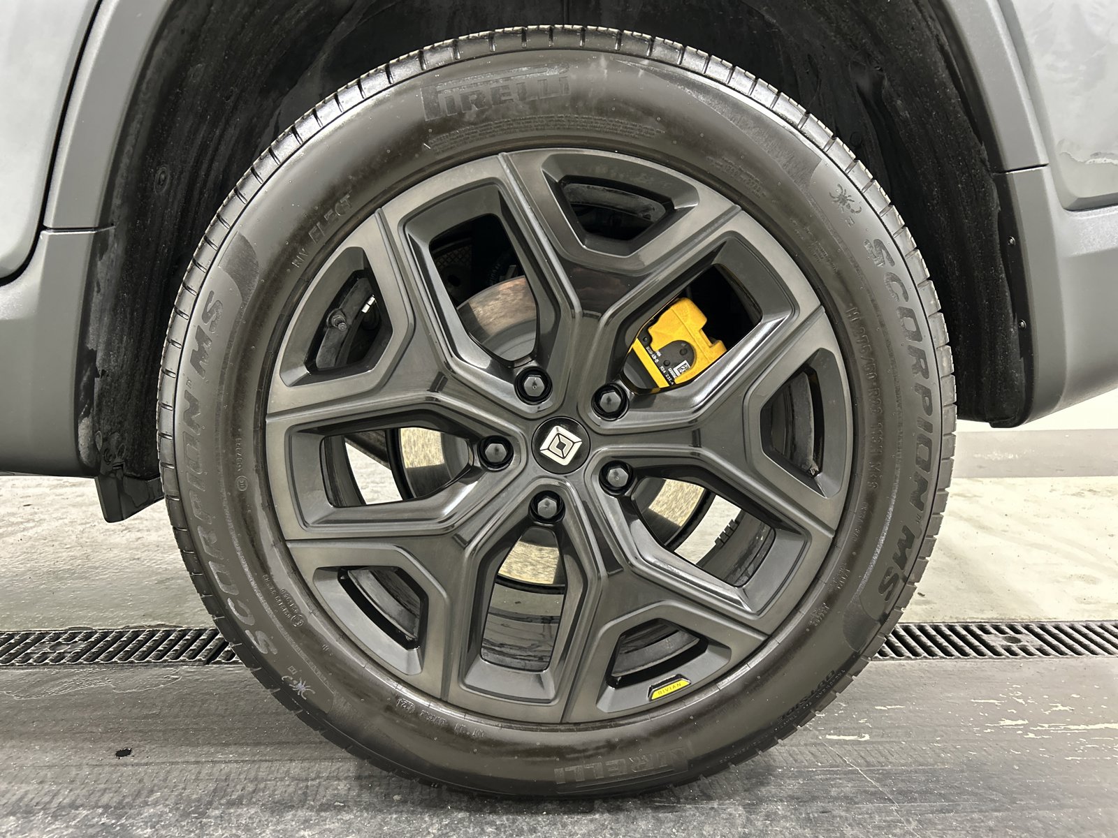 Used 2025 Rivian R1T Premium AWD/4WD image 10