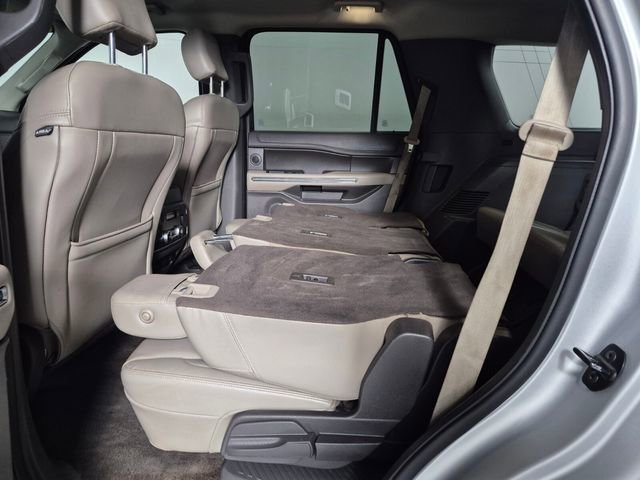 Used 2018 Ford Expedition XLT w/ Equipment Group 202A AWD/4WD image 32
