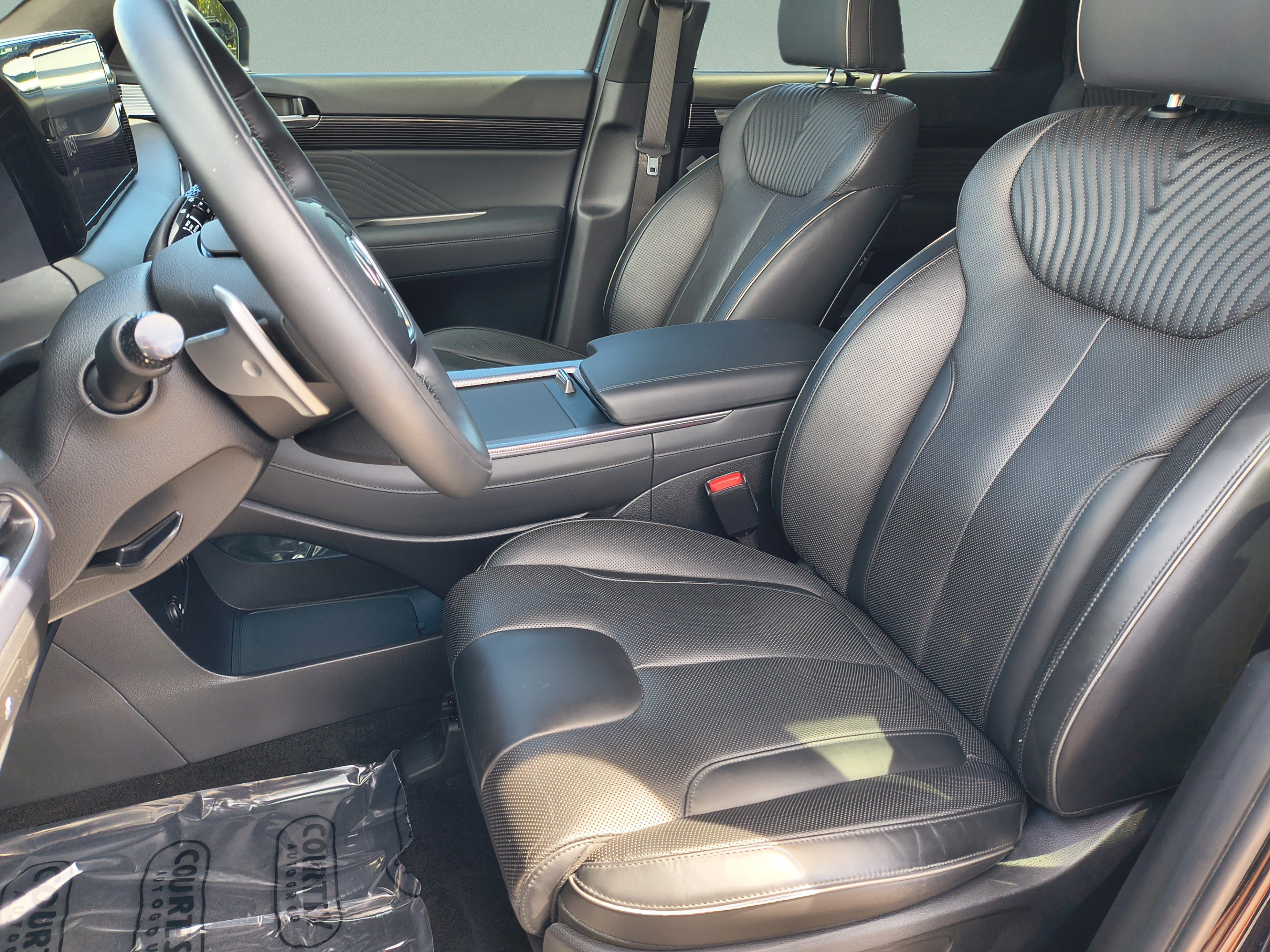 Certified 2024 Hyundai Palisade Calligraphy FWD image 19