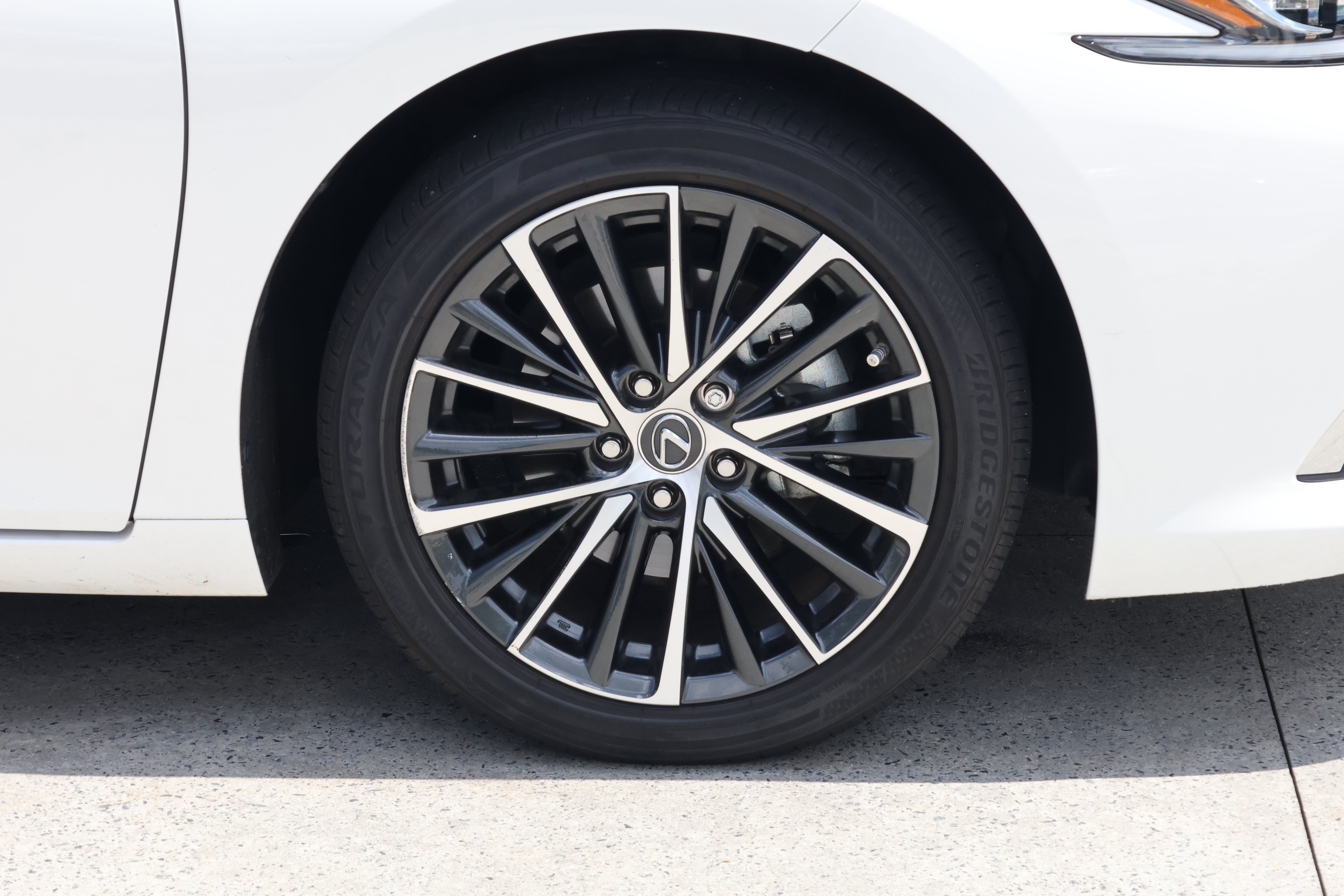 Used 2024 Lexus ES 350 w/ Premium Package FWD image 11
