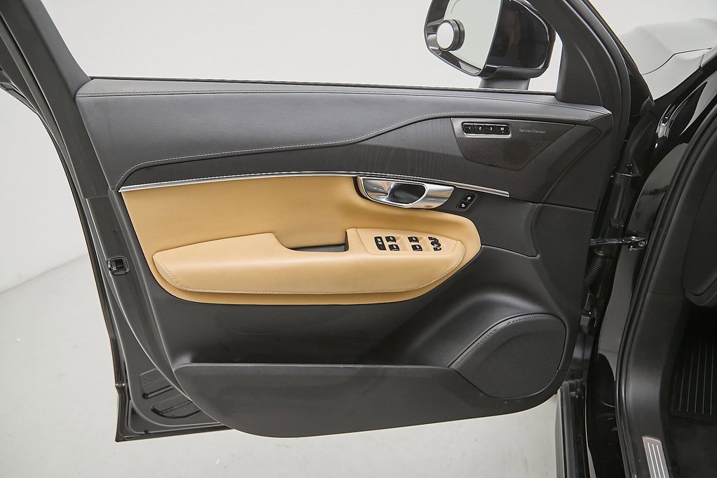 Certified 2023 Volvo XC90 B6 Ultimate w/ Protection Package Premier image 10