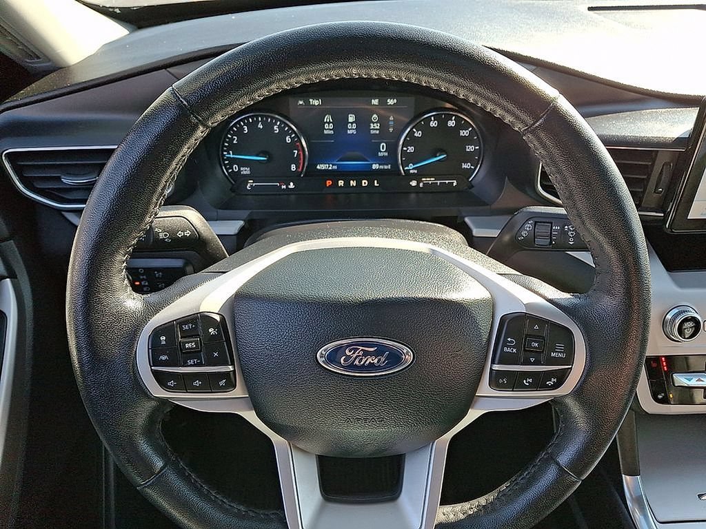 Used 2023 Ford Explorer XLT w/ Equipment Group 202A AWD/4WD image 22