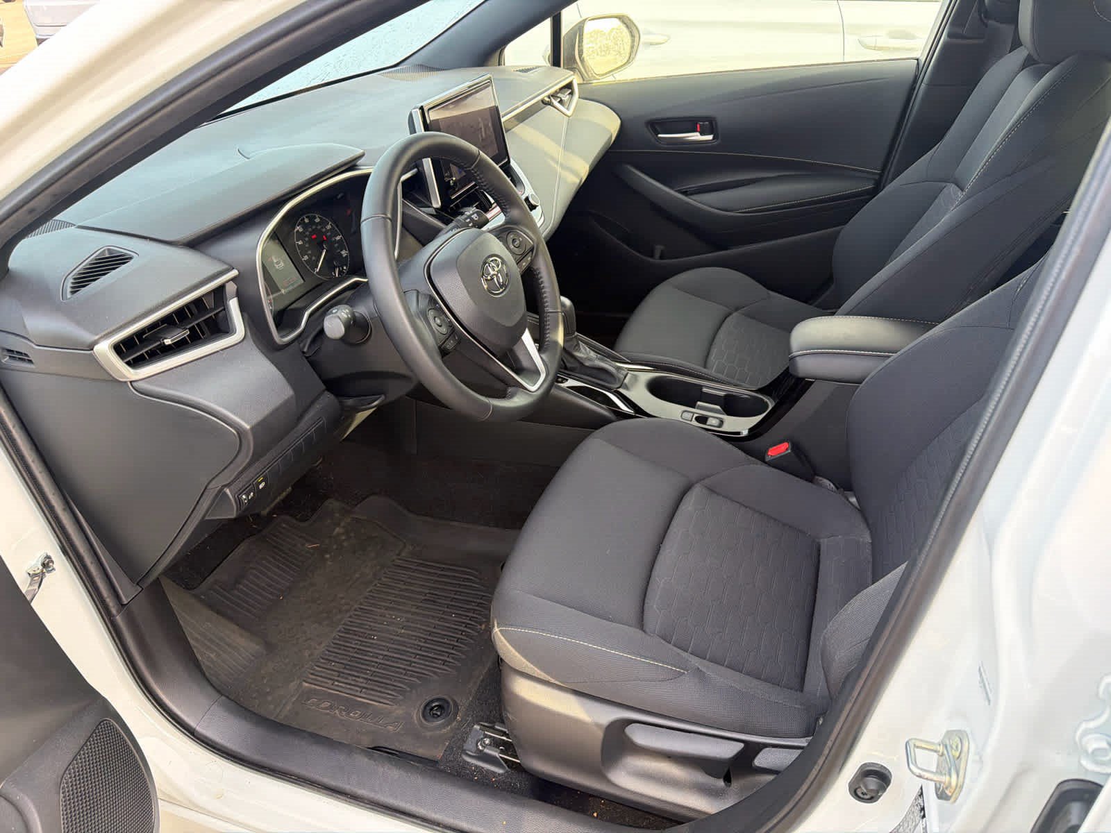 Used 2025 Toyota Corolla SE FWD image 9