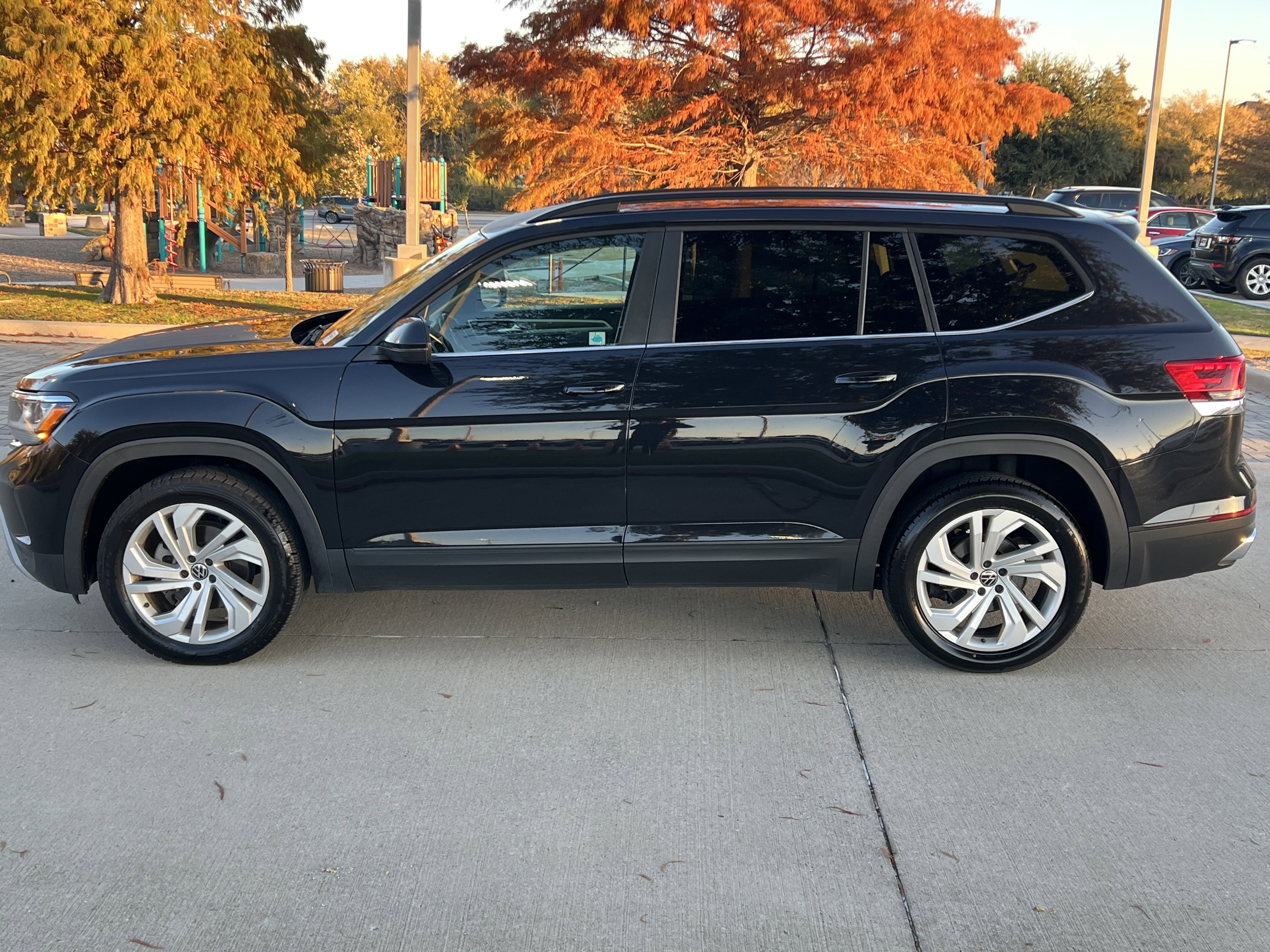 Certified 2021 Volkswagen Atlas SE image 7