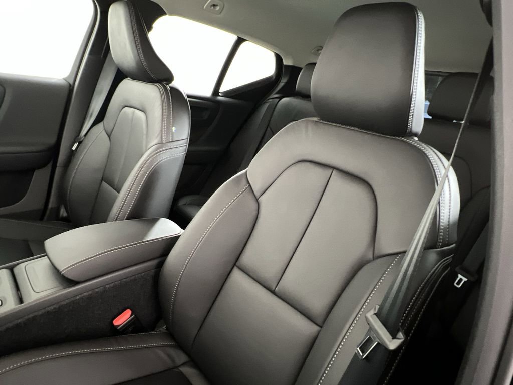 New 2026 Volvo XC40 B5 Core w/ Climate Package image 11