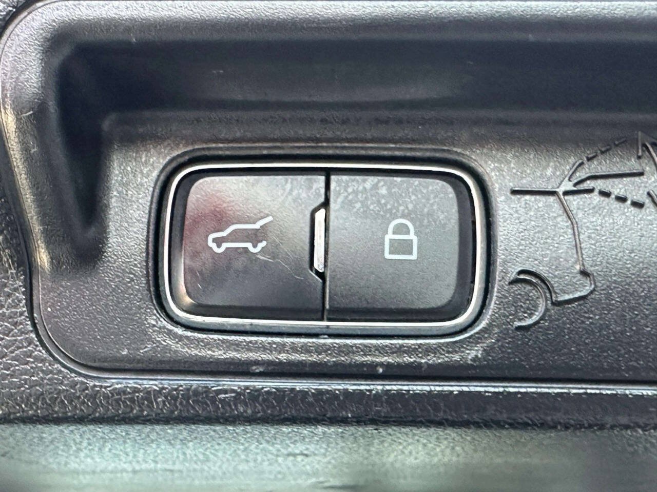 Used 2020 Ford Explorer XLT w/ Equipment Group 202A AWD/4WD image 14