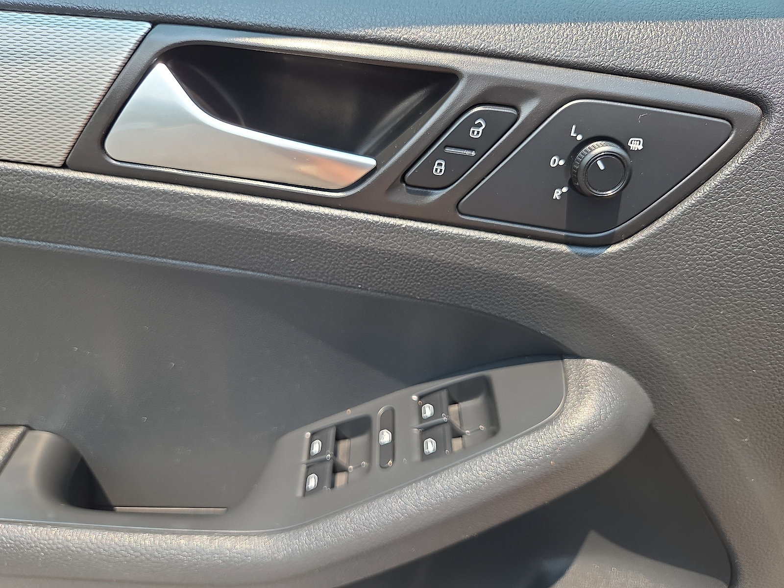 Used 2016 Volkswagen Jetta SE FWD image 30