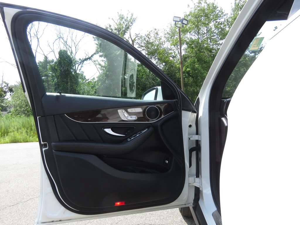 Used 2019 Mercedes-Benz GLC 300 4MATIC image 9