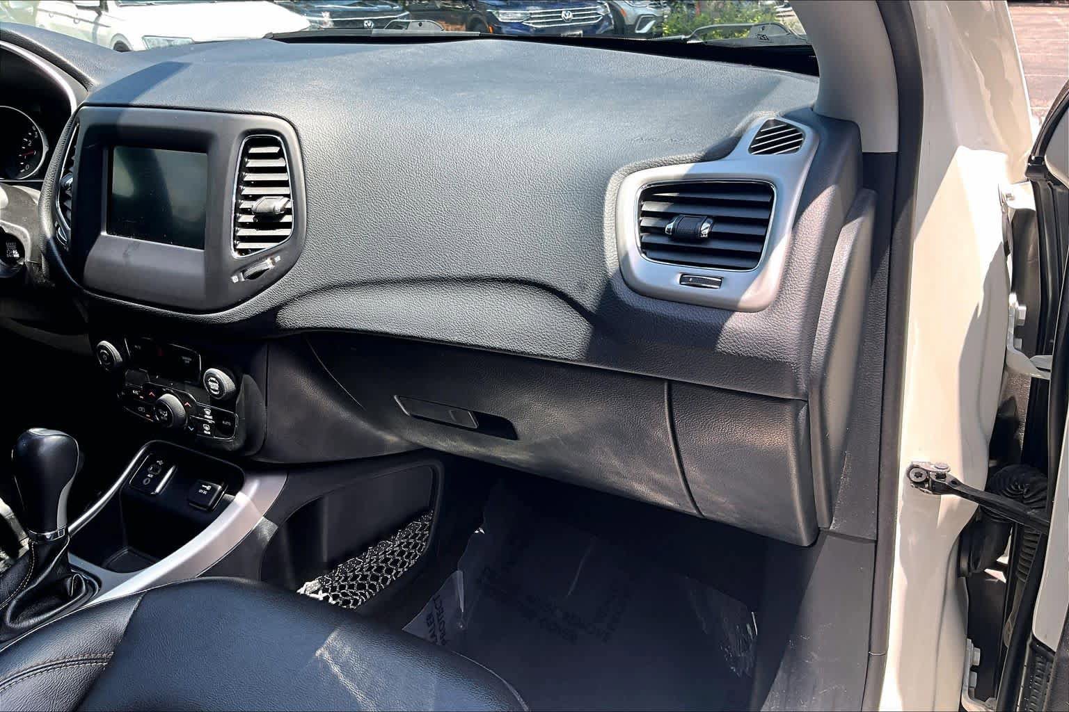 Used 2018 Jeep Compass Latitude w/ Popular Equipment Group FWD image 19