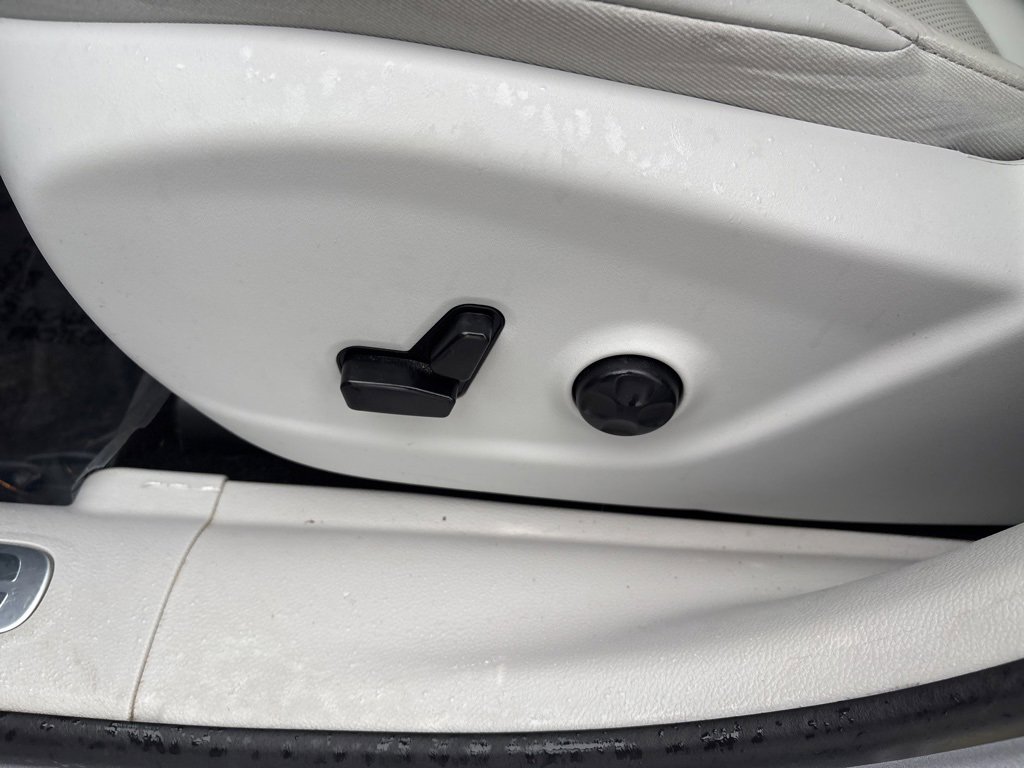 Used 2019 Jeep Cherokee Limited image 20