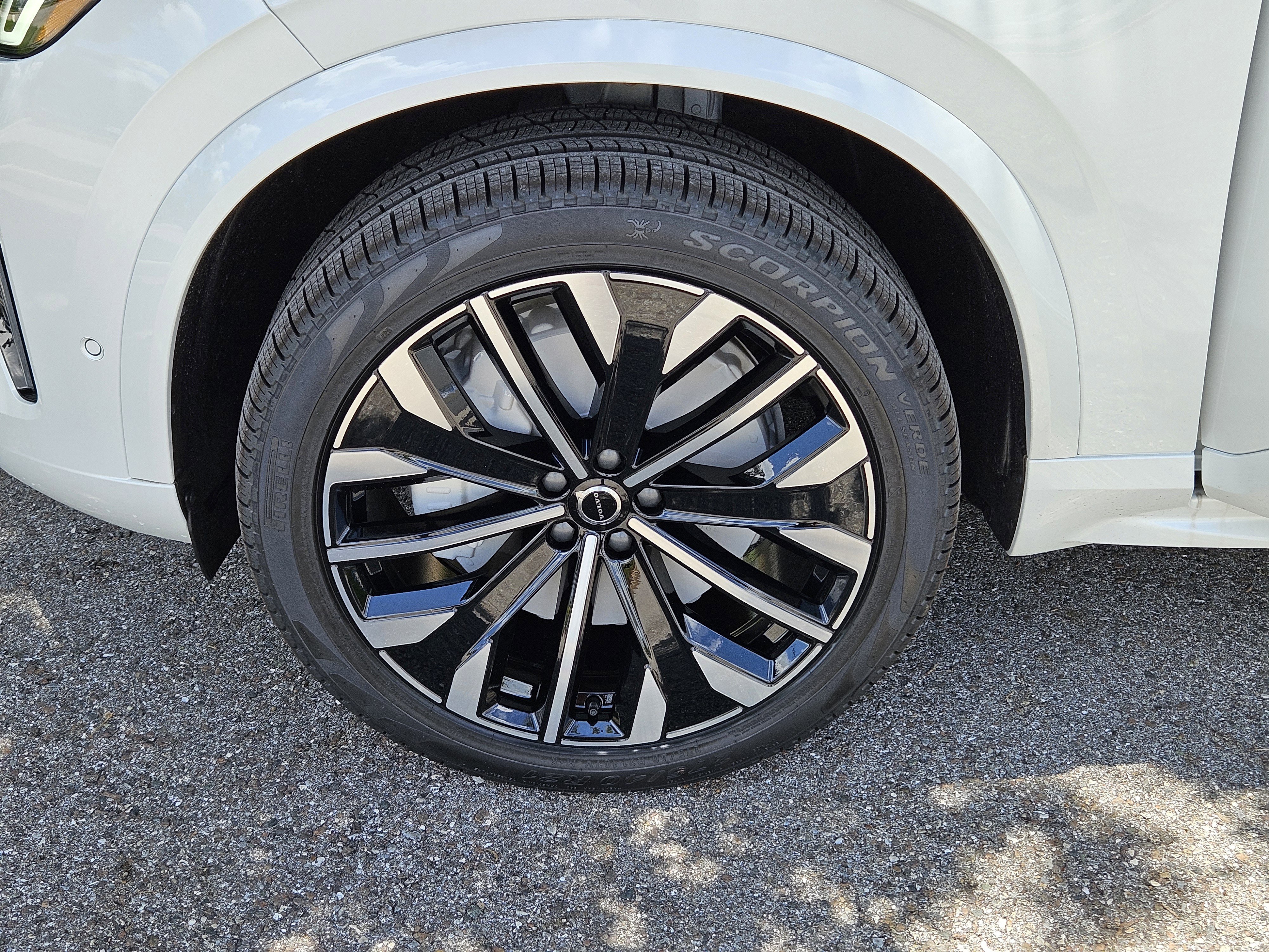 New 2026 Volvo XC90 B5 Plus image 37