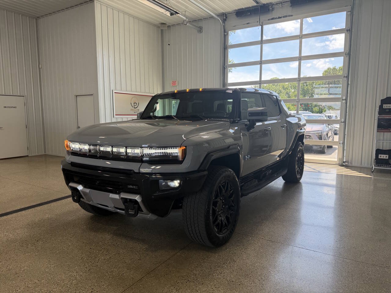 Used 2025 GMC Hummer EV 2X AWD/4WD image 2